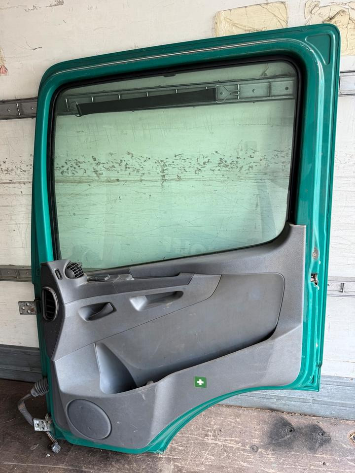 Mercedes Atego Beifahrertür Grün Innenverkleidung LN 71 - Tür und Teile für LKW: das Bild 2 Mercedes Atego Beifahrertür Grün Innenverkleidung LN 71 - Tür und Teile für LKW: das Bild 2