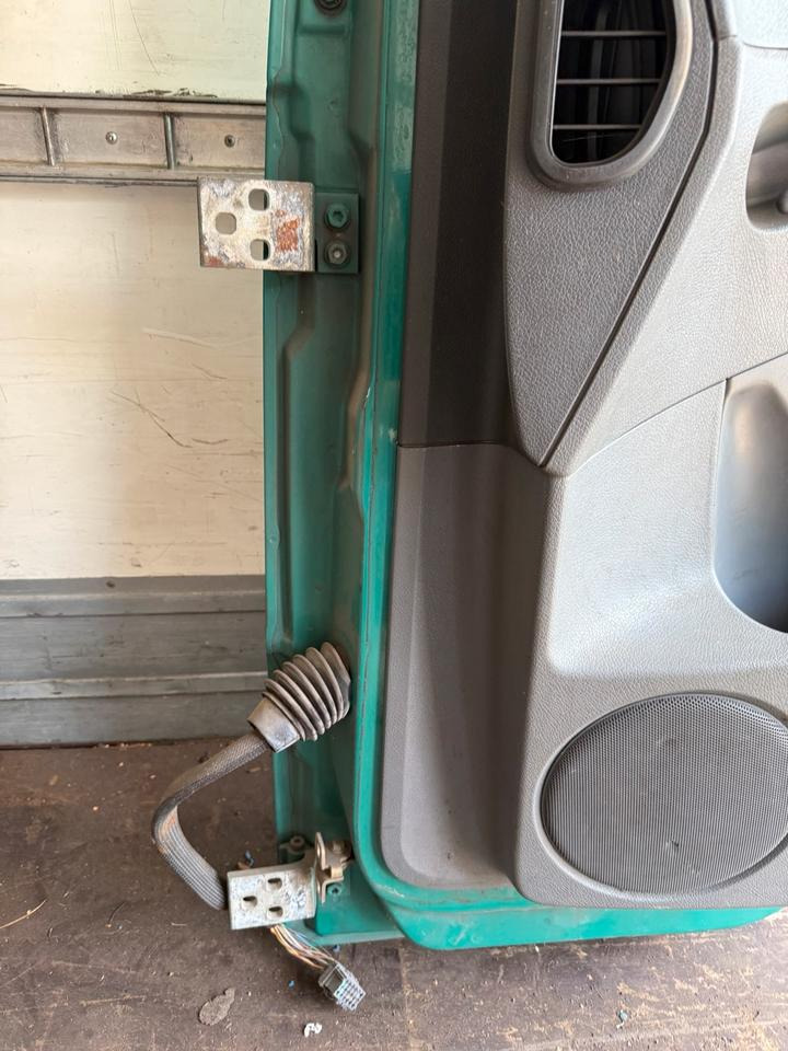 Mercedes Atego Beifahrertür Grün Innenverkleidung LN 71 - Tür und Teile für LKW: das Bild 3 Mercedes Atego Beifahrertür Grün Innenverkleidung LN 71 - Tür und Teile für LKW: das Bild 3