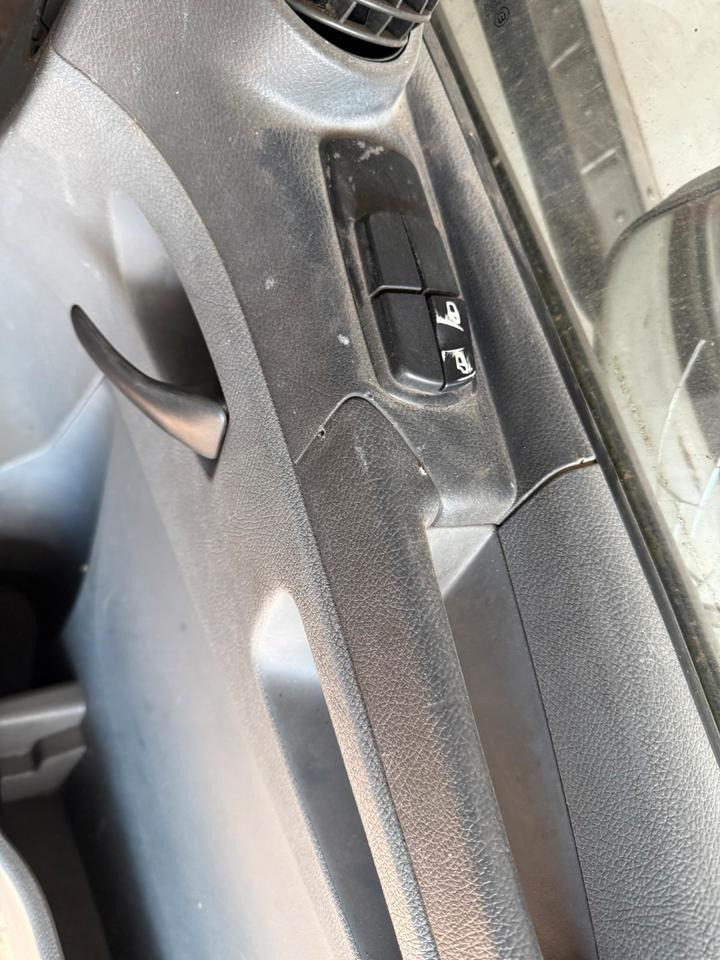 Mercedes Atego Beifahrertür weiß Spiegel Innenverkleidung - Tür und Teile für LKW: das Bild 3 Mercedes Atego Beifahrertür weiß Spiegel Innenverkleidung - Tür und Teile für LKW: das Bild 3