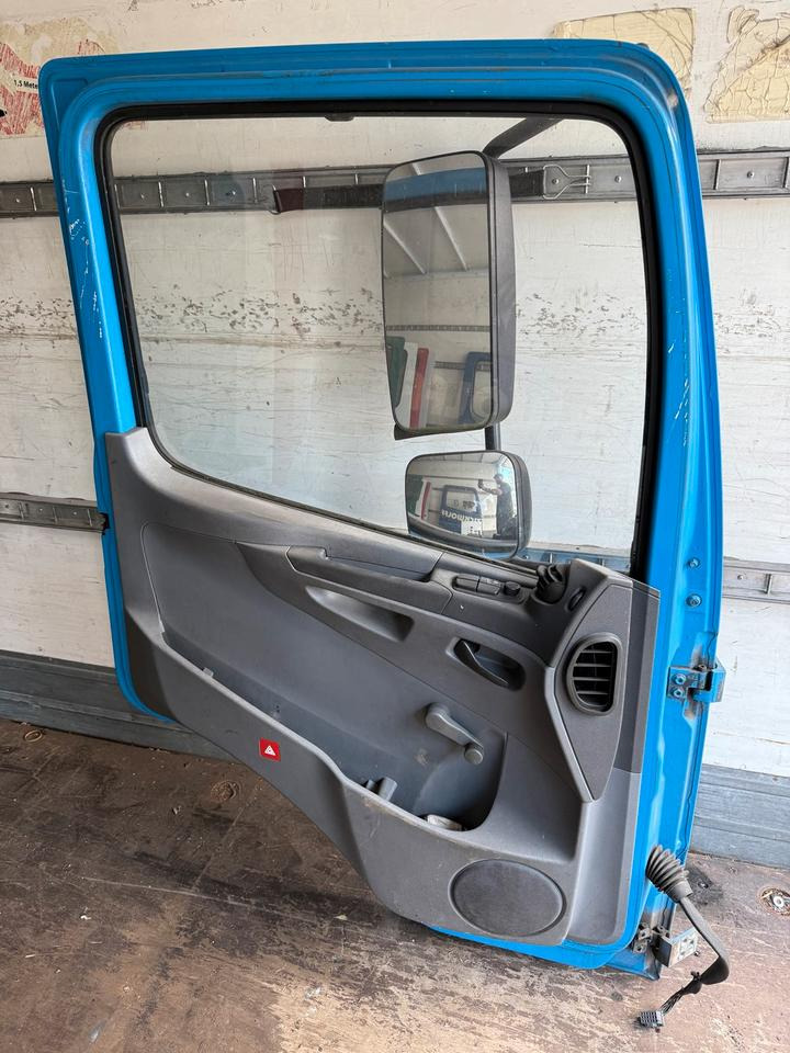 Mercedes Atego Fahrertür Blau Spiegel Innenverkleidung LN 73 - Tür und Teile für LKW: das Bild 2 Mercedes Atego Fahrertür Blau Spiegel Innenverkleidung LN 73 - Tür und Teile für LKW: das Bild 2