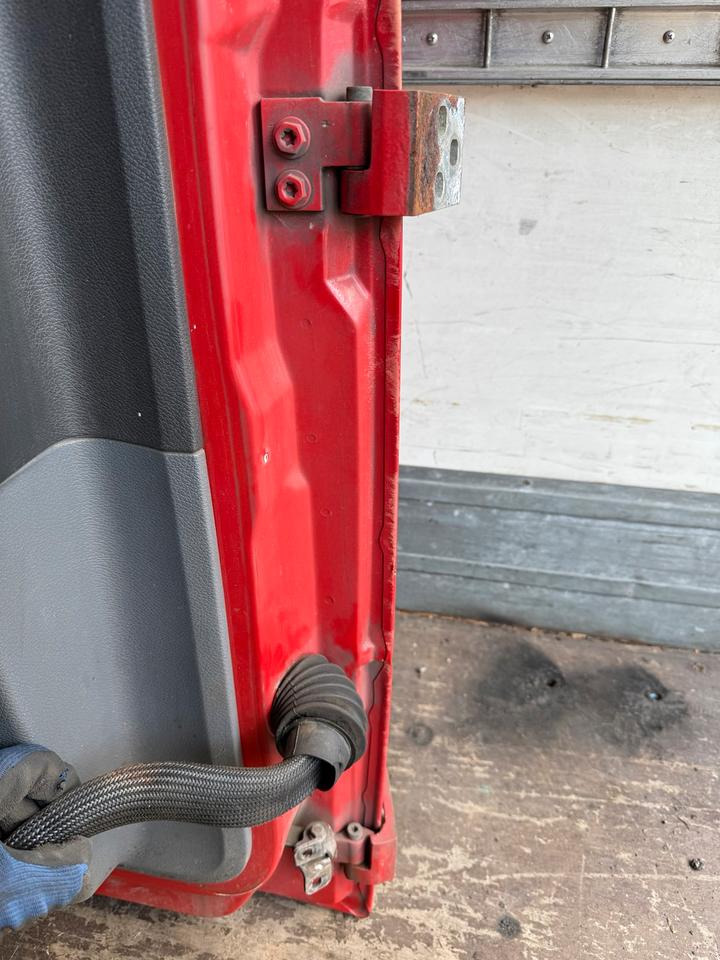 Mercedes Atego Fahrertür Rot Spiegel Innenverkleidung LN 74 - Tür und Teile für LKW: das Bild 5 Mercedes Atego Fahrertür Rot Spiegel Innenverkleidung LN 74 - Tür und Teile für LKW: das Bild 5