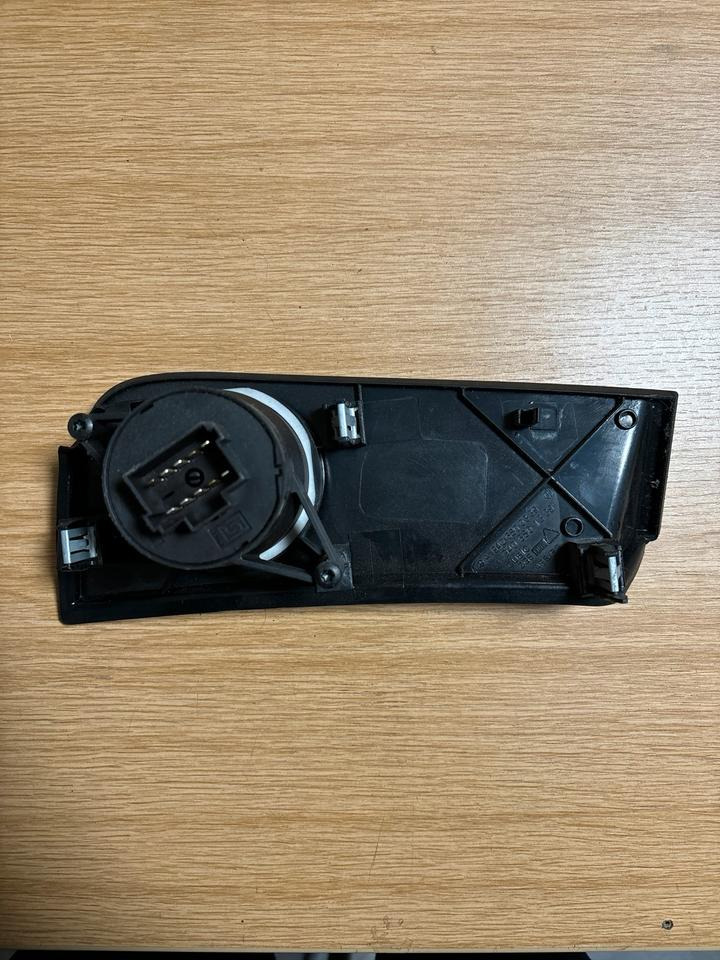 Mercedes-Benz Atego Lichtschalter A0015453304 - Elektrische Ausrüstung für LKW: das Bild 2 Mercedes-Benz Atego Lichtschalter A0015453304 - Elektrische Ausrüstung für LKW: das Bild 2