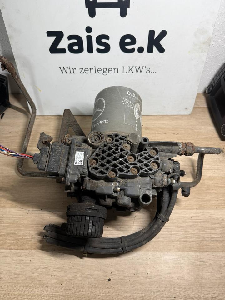 Mercedes KNORR-BREMSE Lufttrockner A0014461764 K102143 - Bremszubehör für LKW: das Bild 1 Mercedes KNORR-BREMSE Lufttrockner A0014461764 K102143 - Bremszubehör für LKW: das Bild 1