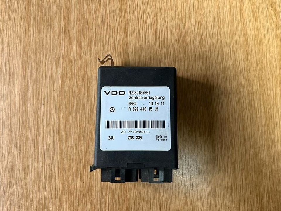 Mercedes VDO Zentralverriegelung Steuergerät A 000 446 15 19 - Steuergerät für LKW: das Bild 1 Mercedes VDO Zentralverriegelung Steuergerät A 000 446 15 19 - Steuergerät für LKW: das Bild 1