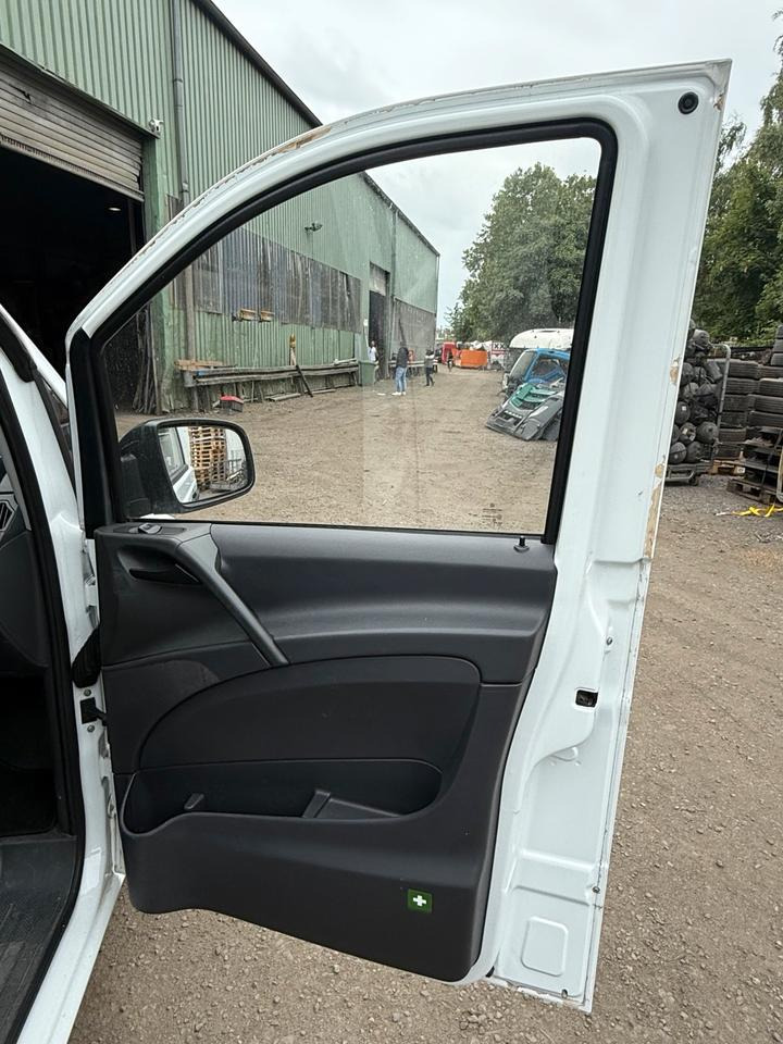 Mercedes VITO Beifahrertür Rechts komplett BJ 2012 - Tür und Teile für Transporter: das Bild 2 Mercedes VITO Beifahrertür Rechts komplett BJ 2012 - Tür und Teile für Transporter: das Bild 2