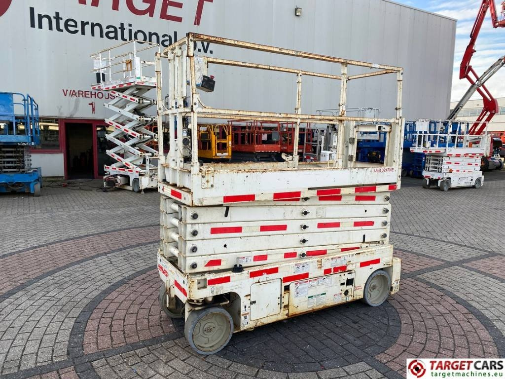 Genie GS-3232 Electric Scissor Work Lift 1175cm - Scherenbühne: das Bild 1 Genie GS-3232 Electric Scissor Work Lift 1175cm - Scherenbühne: das Bild 1