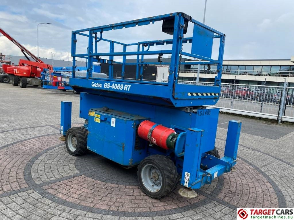 Genie GS-4069 RT LPG 4x4 Scissor Work Lift 1412cm - Scherenbühne: das Bild 2 Genie GS-4069 RT LPG 4x4 Scissor Work Lift 1412cm - Scherenbühne: das Bild 2