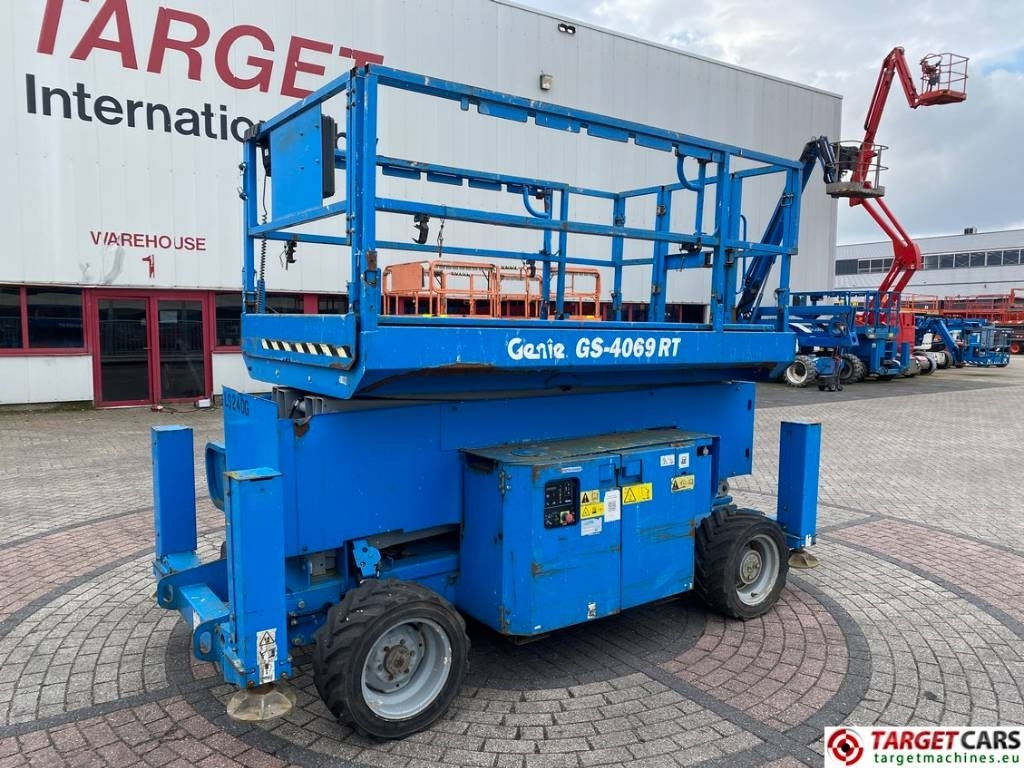 Genie GS-4069 RT LPG 4x4 Scissor Work Lift 1412cm - Scherenbühne: das Bild 1 Genie GS-4069 RT LPG 4x4 Scissor Work Lift 1412cm - Scherenbühne: das Bild 1