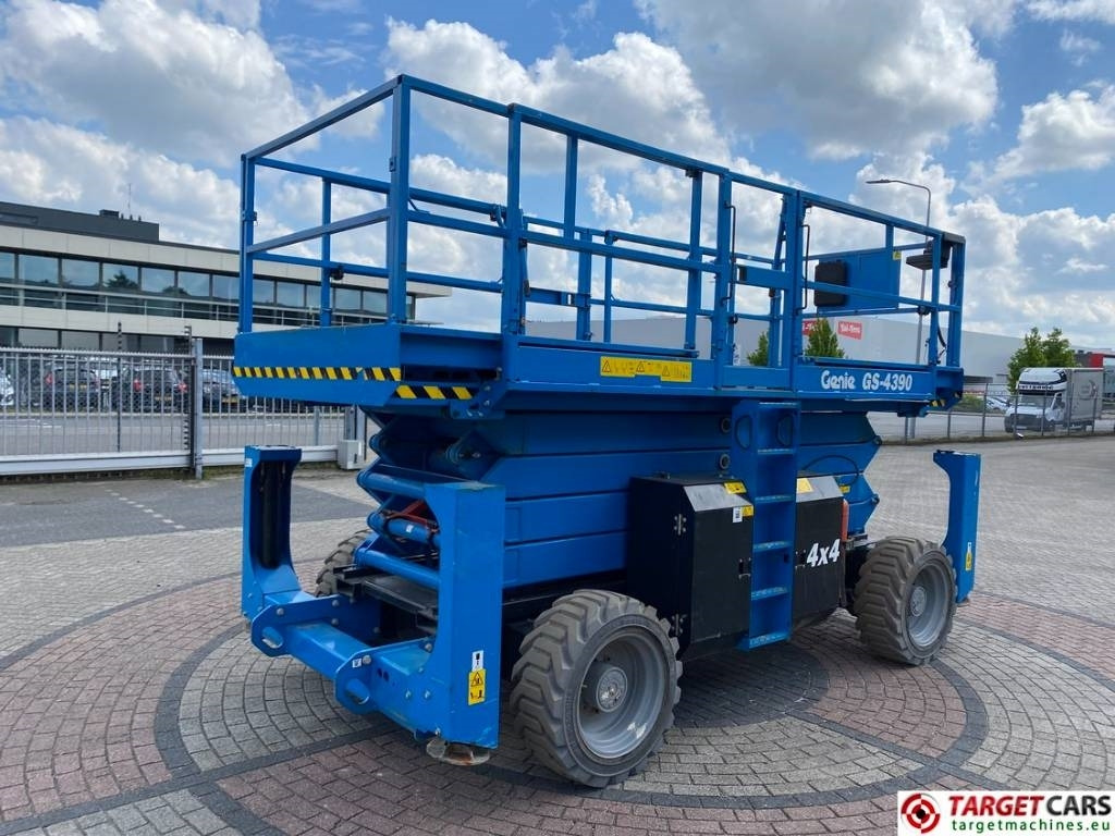 Genie GS-4390 RT LPG 4x4 Scissor Work Lift 1511cm - Scherenbühne: das Bild 3 Genie GS-4390 RT LPG 4x4 Scissor Work Lift 1511cm - Scherenbühne: das Bild 3