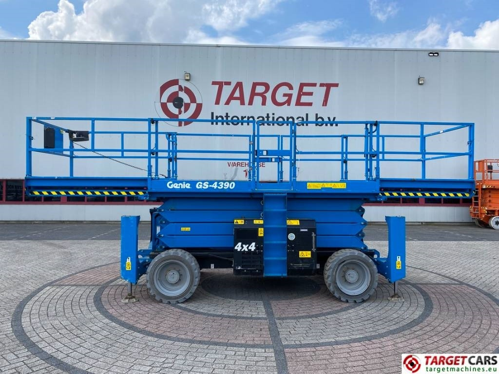 Genie GS-4390 RT LPG 4x4 Scissor Work Lift 1511cm - Scherenbühne: das Bild 5 Genie GS-4390 RT LPG 4x4 Scissor Work Lift 1511cm - Scherenbühne: das Bild 5
