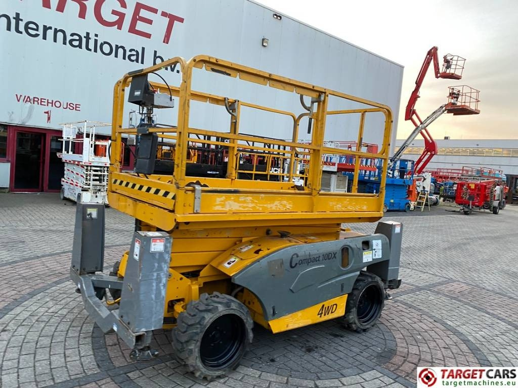 Haulotte Compact 10DX Diesel 4x4 Scissor Work Lift 1015cm - Scherenbühne: das Bild 1 Haulotte Compact 10DX Diesel 4x4 Scissor Work Lift 1015cm - Scherenbühne: das Bild 1