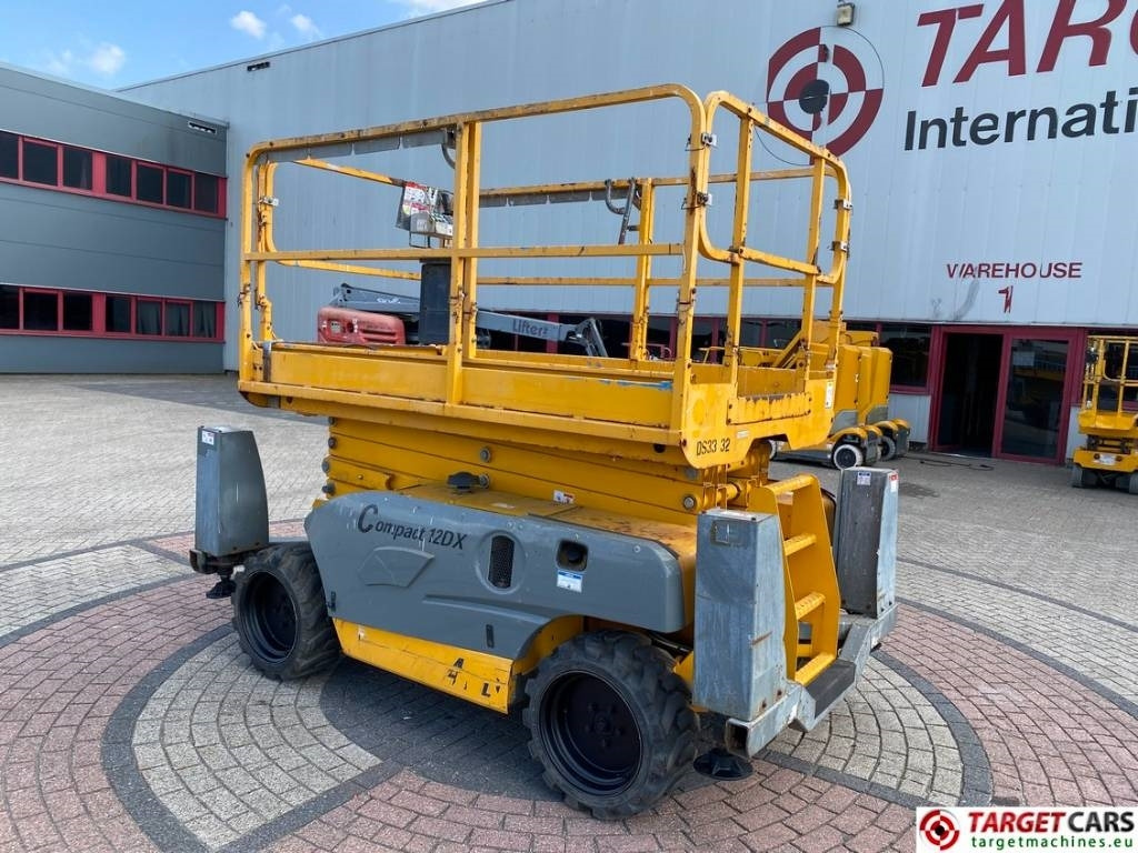 Haulotte Compact 12DX Diesel 4x4 Scissor Work Lift 1206cm - Scherenbühne: das Bild 4 Haulotte Compact 12DX Diesel 4x4 Scissor Work Lift 1206cm - Scherenbühne: das Bild 4