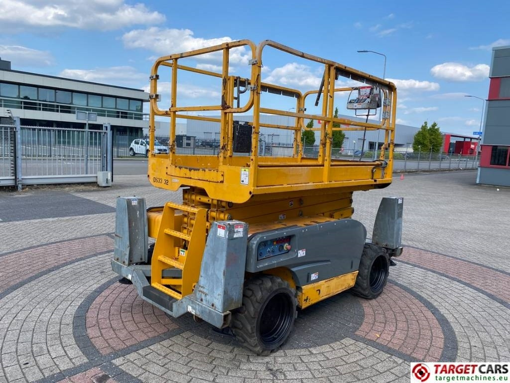 Haulotte Compact 12DX Diesel 4x4 Scissor Work Lift 1206cm - Scherenbühne: das Bild 3 Haulotte Compact 12DX Diesel 4x4 Scissor Work Lift 1206cm - Scherenbühne: das Bild 3