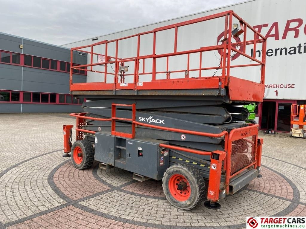 SkyJack SJ9250 RT Diesel 4x4 Scissor Work Lift 1720cm - Scherenbühne: das Bild 4 SkyJack SJ9250 RT Diesel 4x4 Scissor Work Lift 1720cm - Scherenbühne: das Bild 4