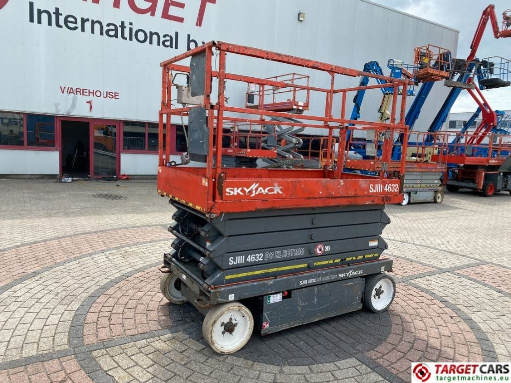 SkyJack SJIII-4632 Electric 4632 Scissor Work Lift 1170cm - Scherenbühne: das Bild 1 SkyJack SJIII-4632 Electric 4632 Scissor Work Lift 1170cm - Scherenbühne: das Bild 1