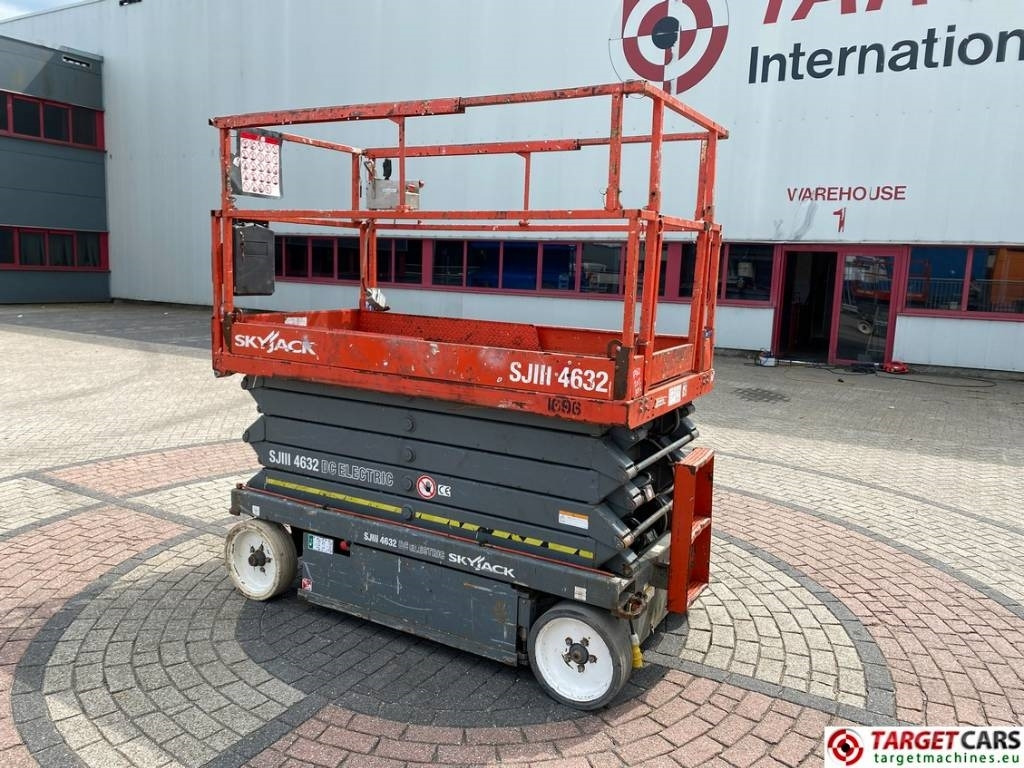 SkyJack SJIII-4632 Electric 4632 Scissor Work Lift 1170cm - Scherenbühne: das Bild 4 SkyJack SJIII-4632 Electric 4632 Scissor Work Lift 1170cm - Scherenbühne: das Bild 4