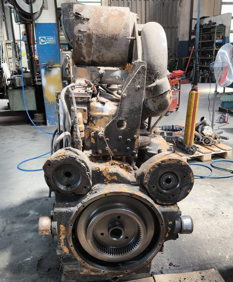 Caterpillar 3406 Motore usato completo di convertitore e pompe - Motor und Teile für Baumaschine: das Bild 4 Caterpillar 3406 Motore usato completo di convertitore e pompe - Motor und Teile für Baumaschine: das Bild 4