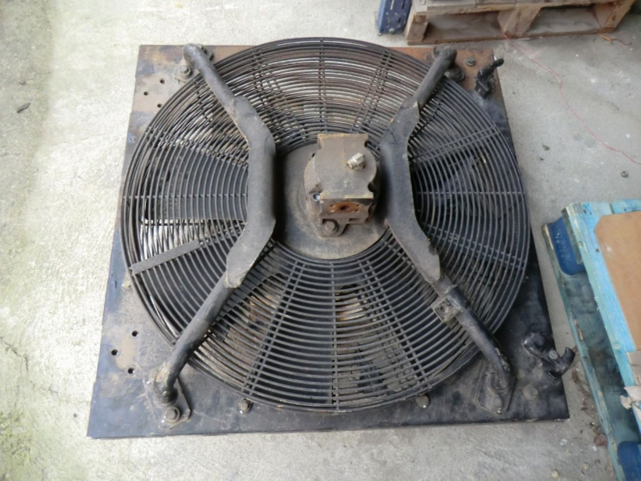 Caterpillar 963D GRIGLIA CON VENTOLA COMPLETA DI POMPA VENTOLA - Ventilator für Baumaschine: das Bild 1 Caterpillar 963D GRIGLIA CON VENTOLA COMPLETA DI POMPA VENTOLA - Ventilator für Baumaschine: das Bild 1