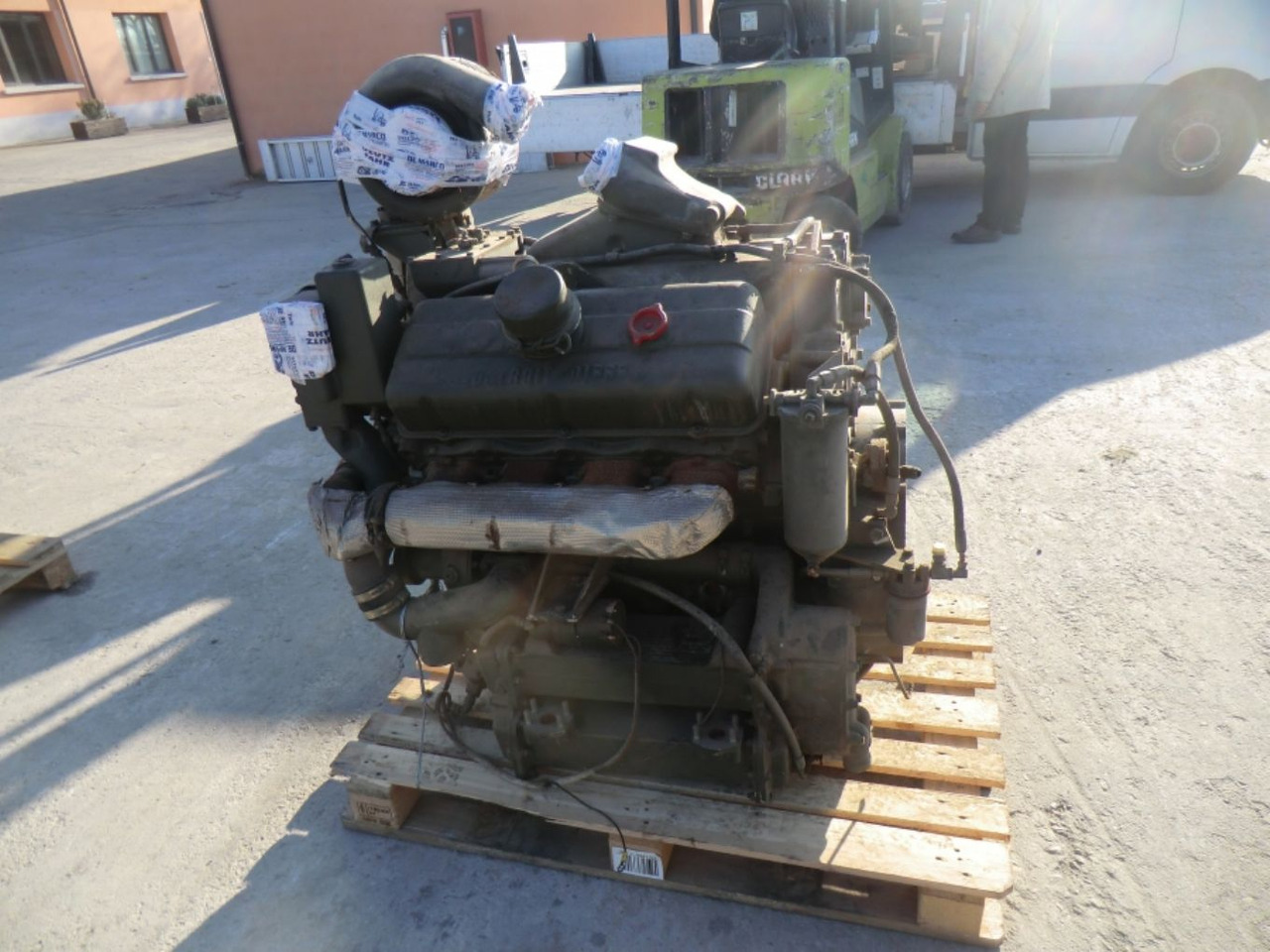 DETROIT DIESEL 8V53 MOTORE MARINO USATO COMPLETO DI TURBO E MOTORINO DI AVVIAMENTO. - Motor für Baumaschine: das Bild 4 DETROIT DIESEL 8V53 MOTORE MARINO USATO COMPLETO DI TURBO E MOTORINO DI AVVIAMENTO. - Motor für Baumaschine: das Bild 4
