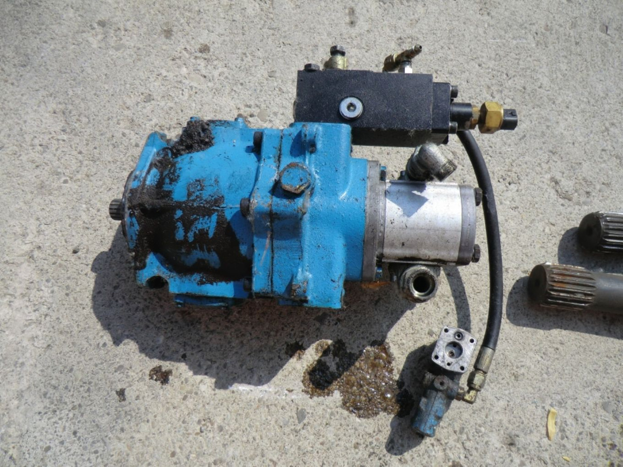 VOLVO L120C ALBERO, SENSORE E POMPA - Transmission für Baumaschine: das Bild 1 VOLVO L120C ALBERO, SENSORE E POMPA - Transmission für Baumaschine: das Bild 1