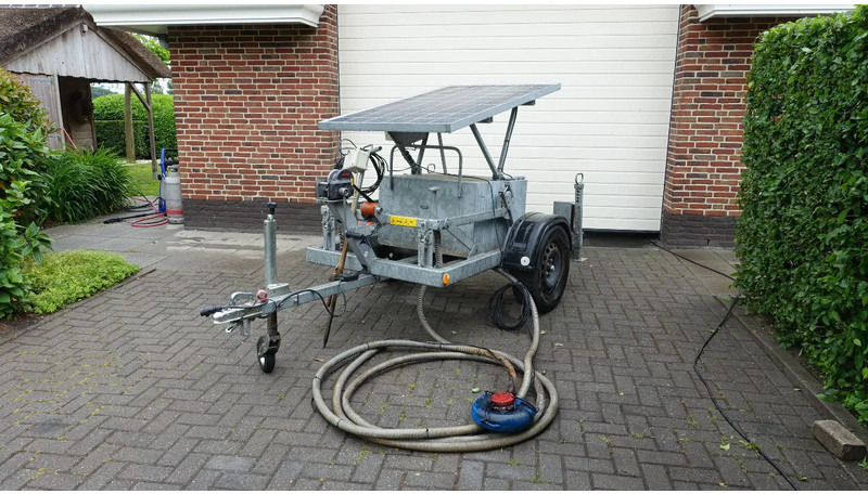 Plasdraspomp op aanhangwagen afzetbaar - Anbauspritze: das Bild 1 Plasdraspomp op aanhangwagen afzetbaar - Anbauspritze: das Bild 1