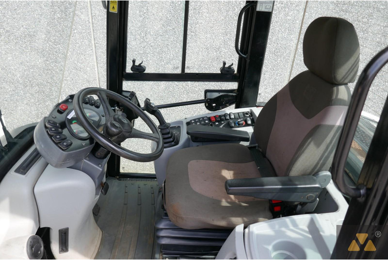 Radlader Caterpillar 906M: das Bild 7