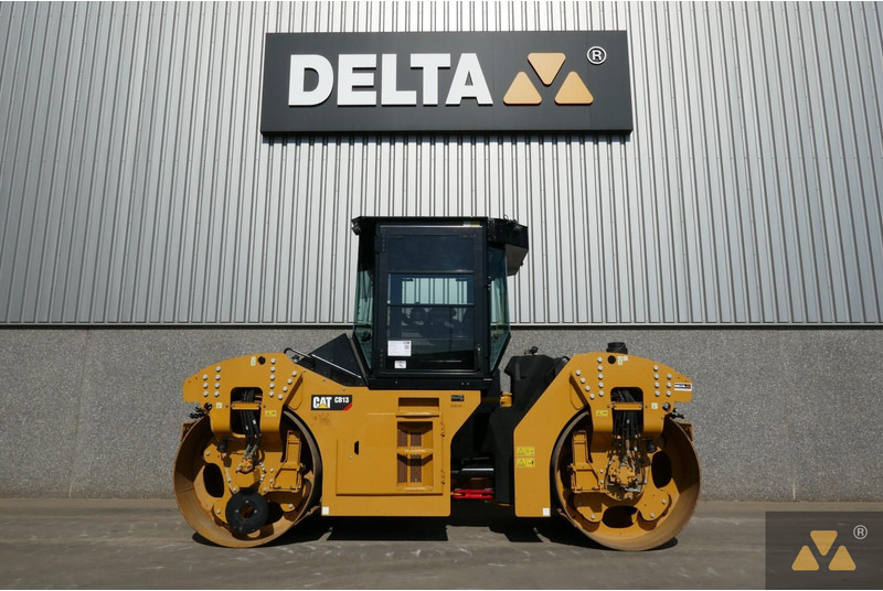 Walzen Caterpillar CB13: das Bild 1