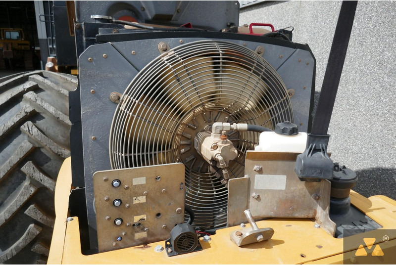 Walzen Caterpillar CP76: das Bild 14