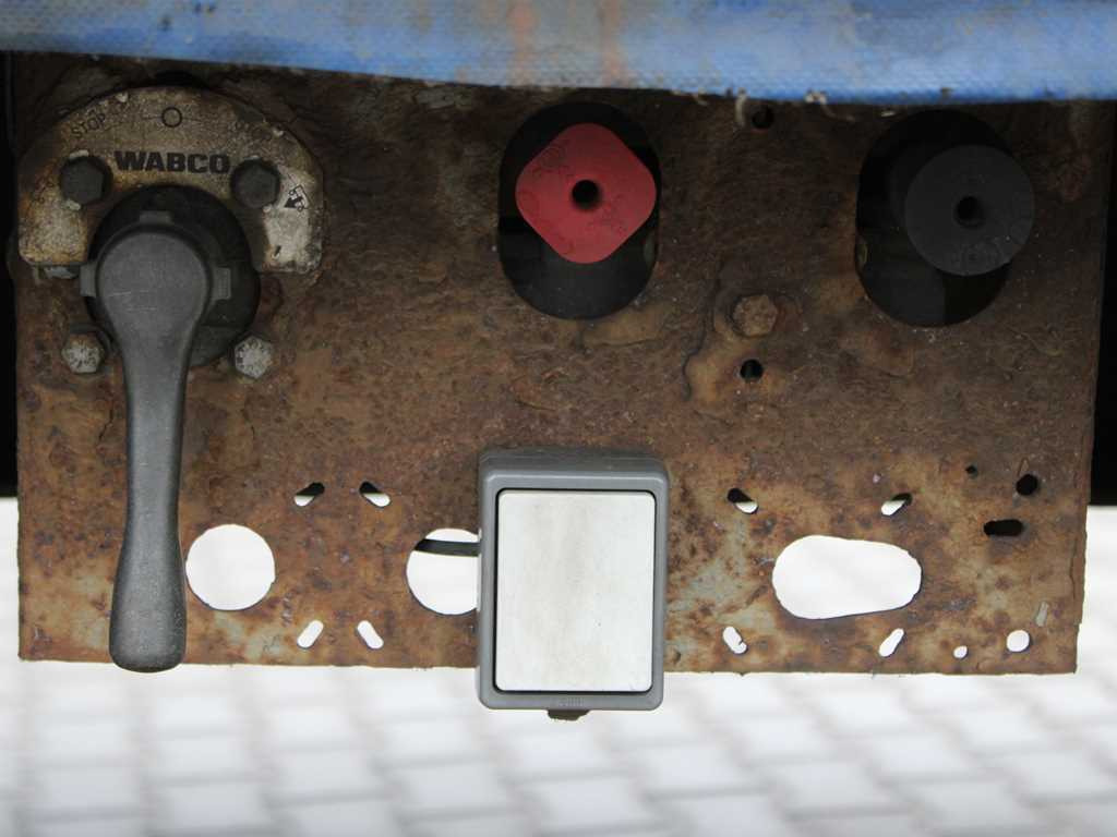 Planenauflieger Krone SD 04, LOWDECK, LIFTING AXLE, MULTILOCK, LIFTING ROOF: das Bild 7 Planenauflieger Krone SD 04, LOWDECK, LIFTING AXLE, MULTILOCK, LIFTING ROOF: das Bild 7