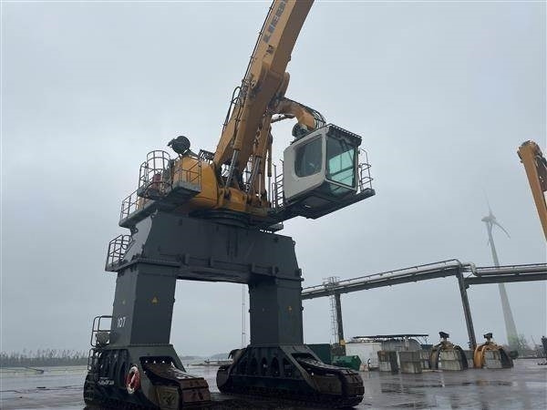 Liebherr LH 120 CG - Umschlagbagger: das Bild 3 Liebherr LH 120 CG - Umschlagbagger: das Bild 3