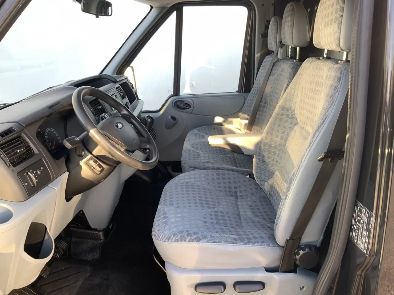 Ford Transit 260S 2.2 TDCI Economy Edition Airco 3 Zits Trekhaa - Kastenwagen: das Bild 4 Ford Transit 260S 2.2 TDCI Economy Edition Airco 3 Zits Trekhaa - Kastenwagen: das Bild 4