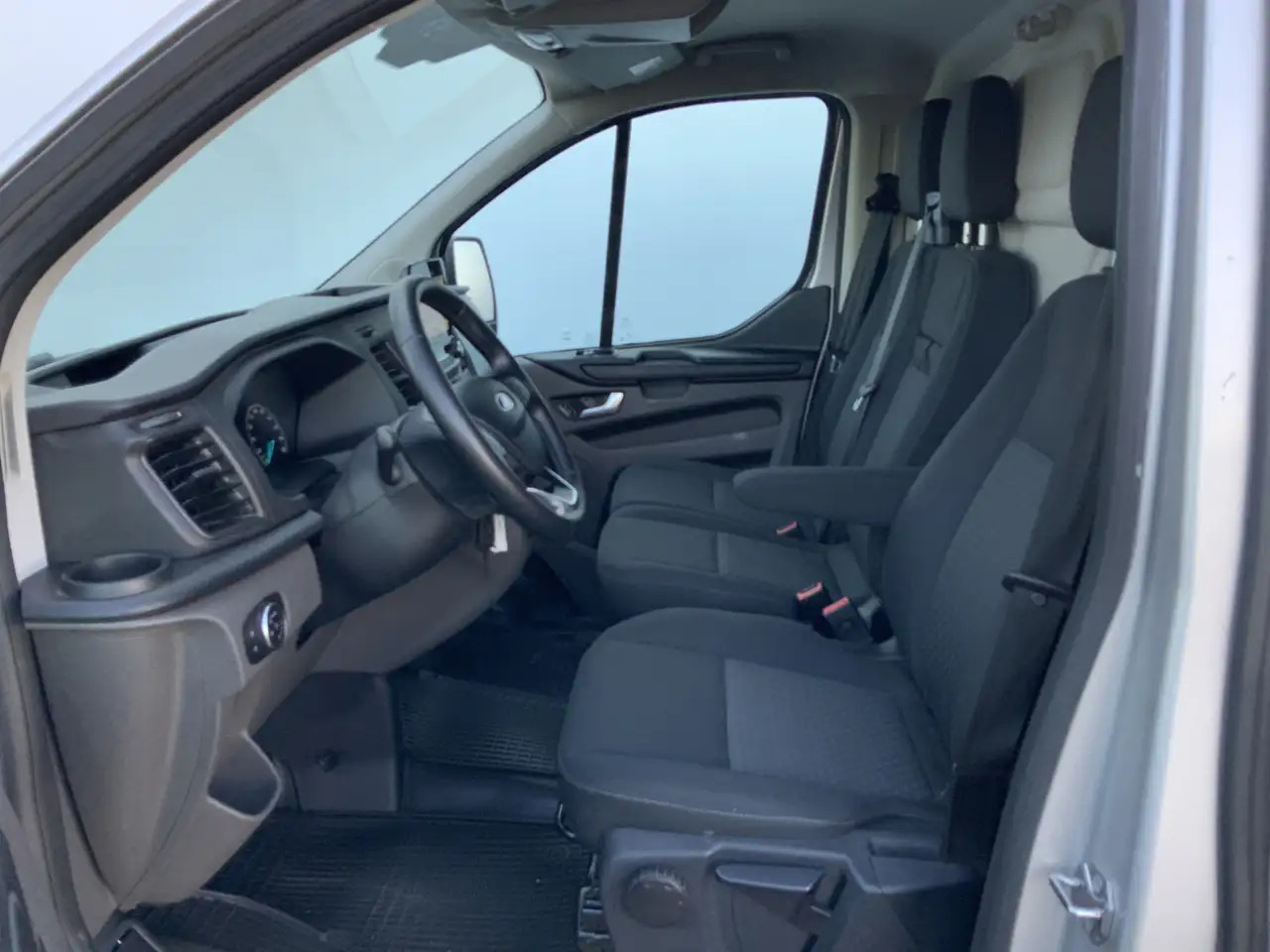 Ford Transit Custom 300 2.0 TDCI L1H1 Limited Airco Cruise Camera 3 Zi - Kastenwagen: das Bild 4 Ford Transit Custom 300 2.0 TDCI L1H1 Limited Airco Cruise Camera 3 Zi - Kastenwagen: das Bild 4