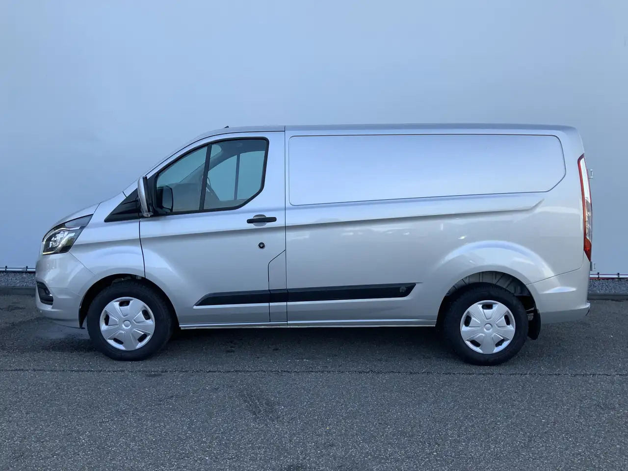 Ford Transit Custom 300 2.0 TDCI L1H1 Limited Airco Cruise Camera 3 Zi - Kastenwagen: das Bild 3 Ford Transit Custom 300 2.0 TDCI L1H1 Limited Airco Cruise Camera 3 Zi - Kastenwagen: das Bild 3