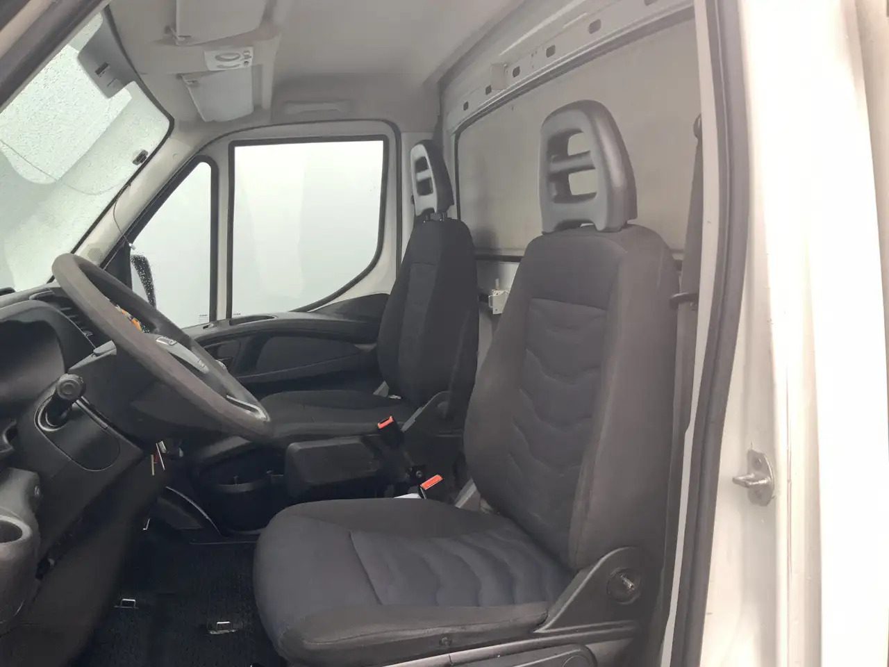 Iveco Daily 35S12 2.3 345 VriesAuto 10 deuren _40 gr onder 0, - Koffer Transporter: das Bild 3 Iveco Daily 35S12 2.3 345 VriesAuto 10 deuren _40 gr onder 0, - Koffer Transporter: das Bild 3