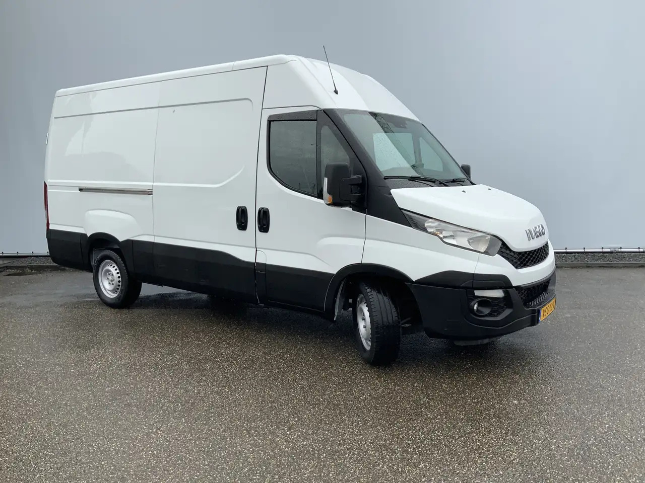 Iveco Daily 35S13V 2.3 352 H2 L3 Airco 3 Zits Opstap Euro 5 - Kastenwagen: das Bild 2 Iveco Daily 35S13V 2.3 352 H2 L3 Airco 3 Zits Opstap Euro 5 - Kastenwagen: das Bild 2