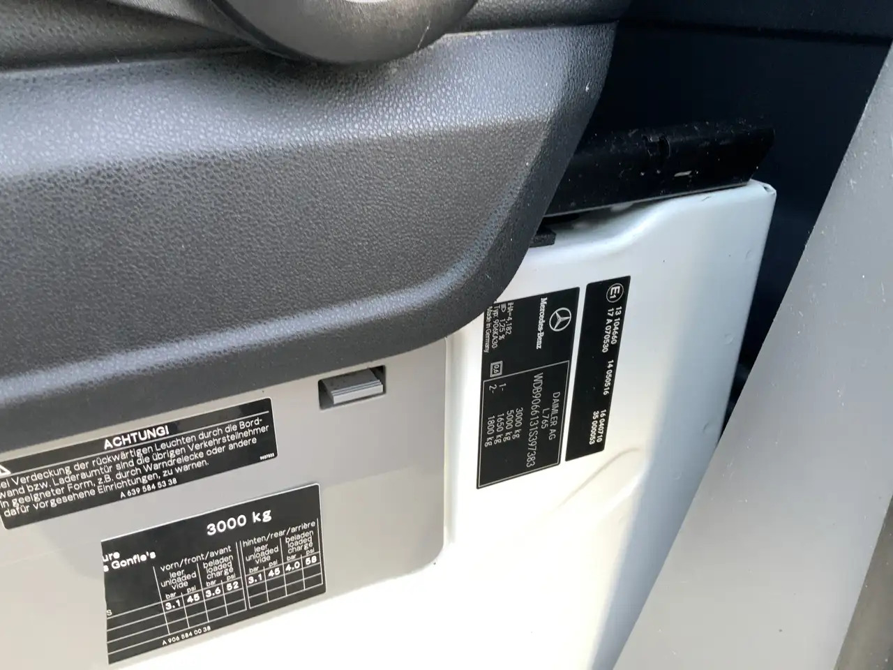 Mercedes-Benz Sprinter 213 2.2 CDI 366.L2.H2. 3 Zits Euro 4 - Kastenwagen: das Bild 5 Mercedes-Benz Sprinter 213 2.2 CDI 366.L2.H2. 3 Zits Euro 4 - Kastenwagen: das Bild 5