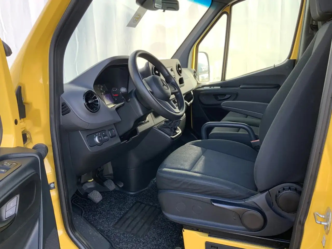 Mercedes-Benz Sprinter 314 2.2 CDI L2H2 & Laadklep& Afstandbediening Airc - Kastenwagen: das Bild 5 Mercedes-Benz Sprinter 314 2.2 CDI L2H2 & Laadklep& Afstandbediening Airc - Kastenwagen: das Bild 5