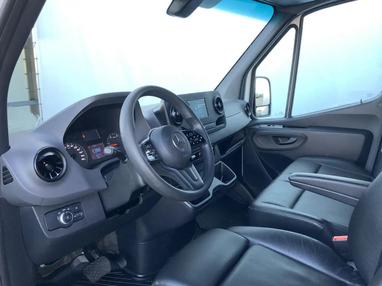 Mercedes-Benz Sprinter 319 3.0 CDI L2H2 Automaat Airco Navi Cruise Leer 3 - Kastenwagen: das Bild 5 Mercedes-Benz Sprinter 319 3.0 CDI L2H2 Automaat Airco Navi Cruise Leer 3 - Kastenwagen: das Bild 5