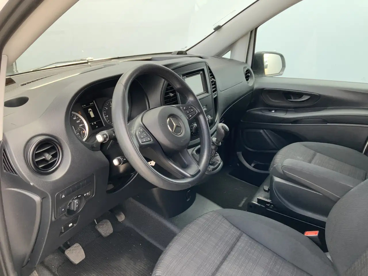 Mercedes-Benz Vito 110 CDI L2 Airco Cruise Navi Scherm Dakrail Euro 6 - Kastenwagen: das Bild 5 Mercedes-Benz Vito 110 CDI L2 Airco Cruise Navi Scherm Dakrail Euro 6 - Kastenwagen: das Bild 5