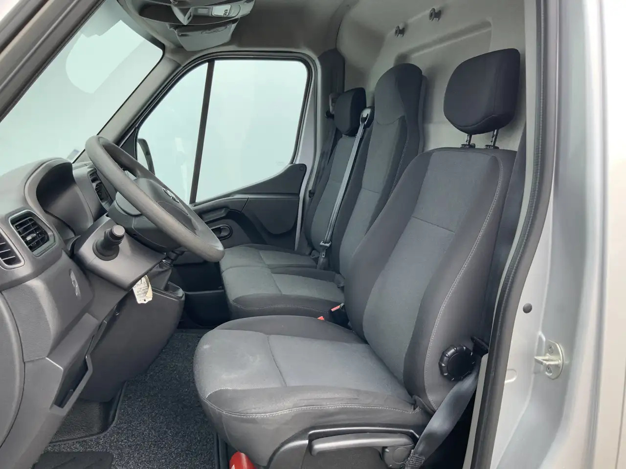Nissan Interstar 2.3 dCi L2H2 Acenta Airco Cruise 3 Zits Camera Nav - Kastenwagen: das Bild 4 Nissan Interstar 2.3 dCi L2H2 Acenta Airco Cruise 3 Zits Camera Nav - Kastenwagen: das Bild 4