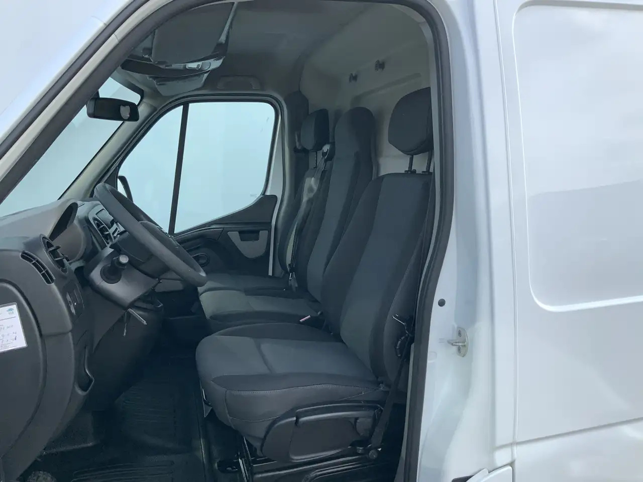 Nissan NV400 2.3 dCi L2H2 Optima L2H2 Airco Cruise Trekhaak 250 - Kastenwagen: das Bild 4 Nissan NV400 2.3 dCi L2H2 Optima L2H2 Airco Cruise Trekhaak 250 - Kastenwagen: das Bild 4