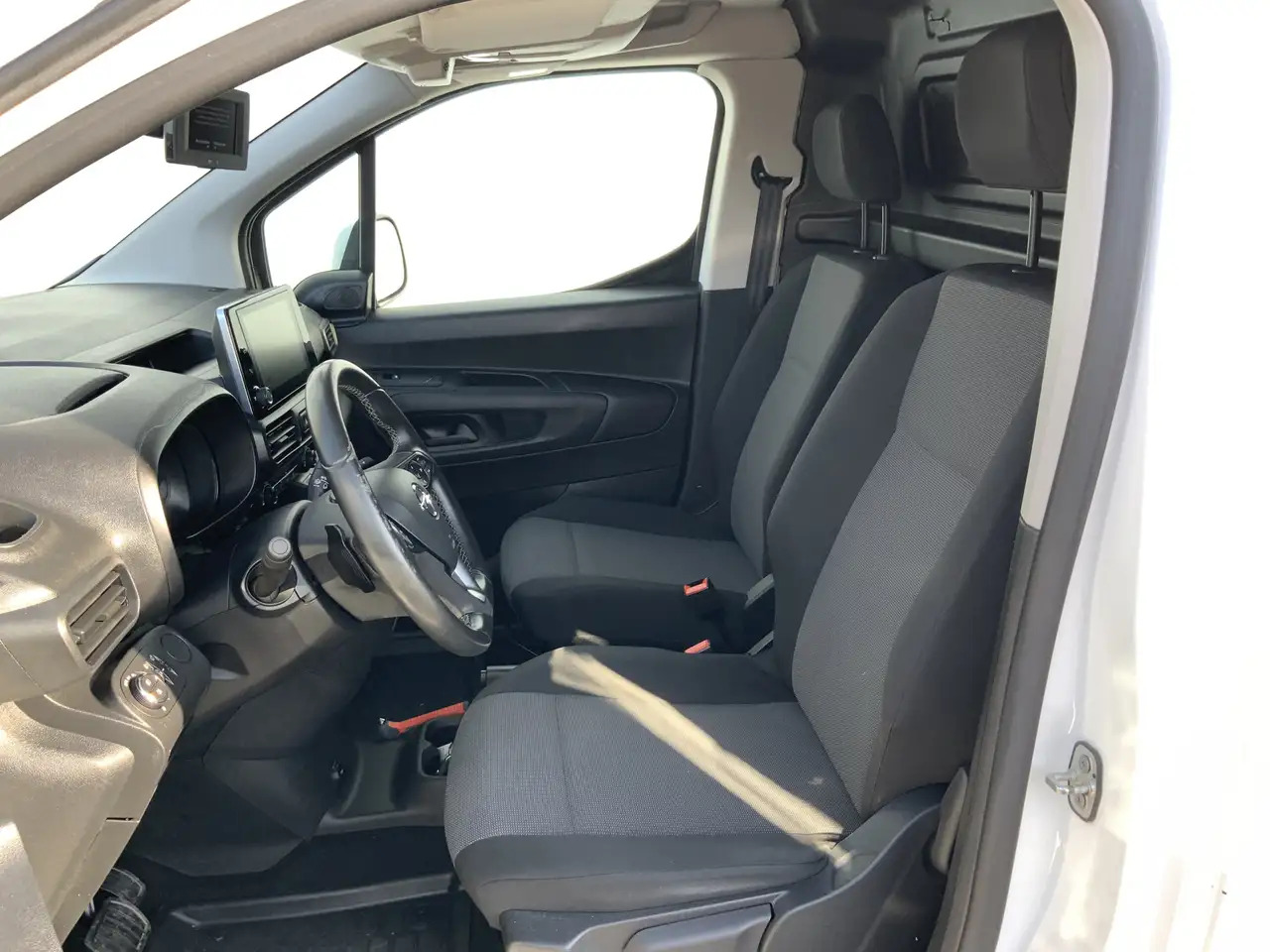 Opel Combo 1.5D L2H1 Edition Automaat Cruise Navi Airco Winte - Kleintransporter: das Bild 4 Opel Combo 1.5D L2H1 Edition Automaat Cruise Navi Airco Winte - Kleintransporter: das Bild 4