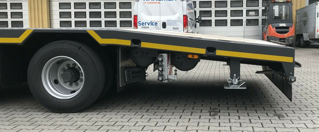 Meusburger 3-Achs-Semi-Satteltieflader Roadrunner Industrie - Tieflader Auflieger: das Bild 3 Meusburger 3-Achs-Semi-Satteltieflader Roadrunner Industrie - Tieflader Auflieger: das Bild 3