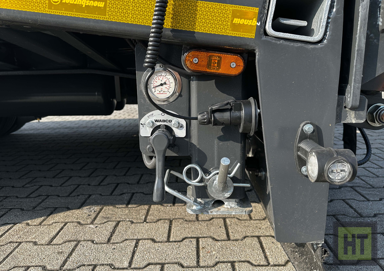 Tieflader Auflieger Meusburger 3-Achs-Tele-Semi mit 1 Paar Radmulden und hydr. Rampen: das Bild 9