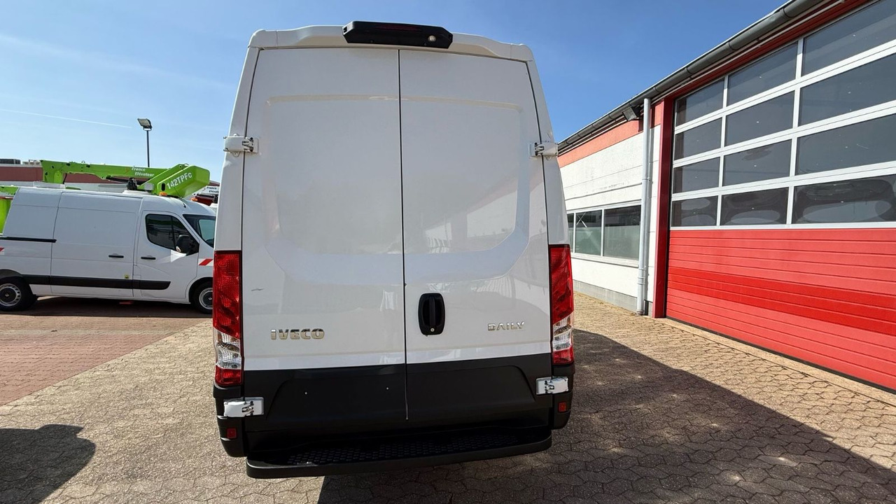 Iveco Daily 35S14 Transporter Kastenwagen L3H2 - Kastenwagen: das Bild 5 Iveco Daily 35S14 Transporter Kastenwagen L3H2 - Kastenwagen: das Bild 5