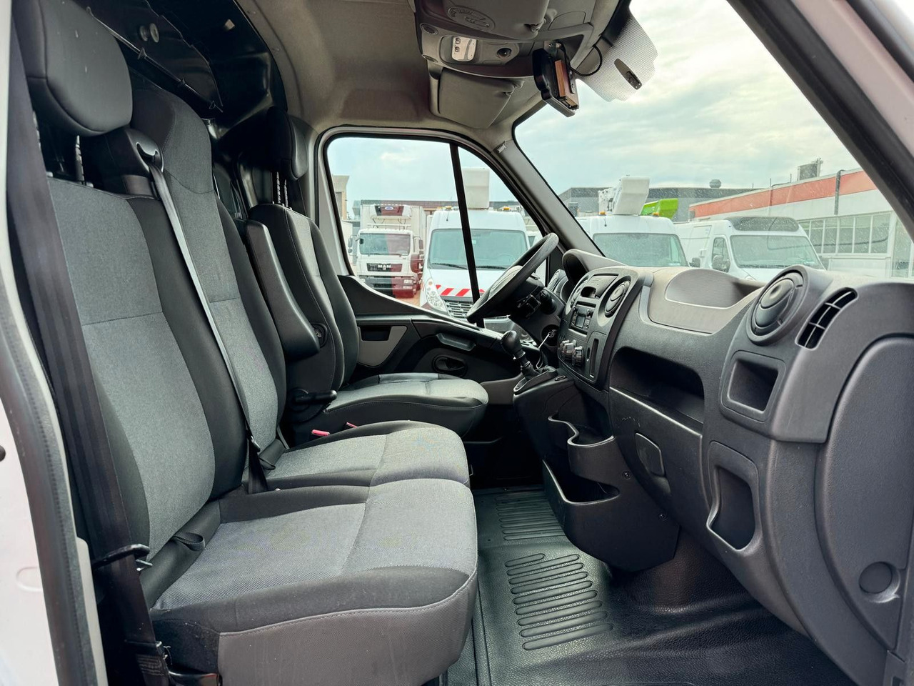 Kastenwagen Renault Master Werkstattwagen Kastenwagen EURO 6: das Bild 15