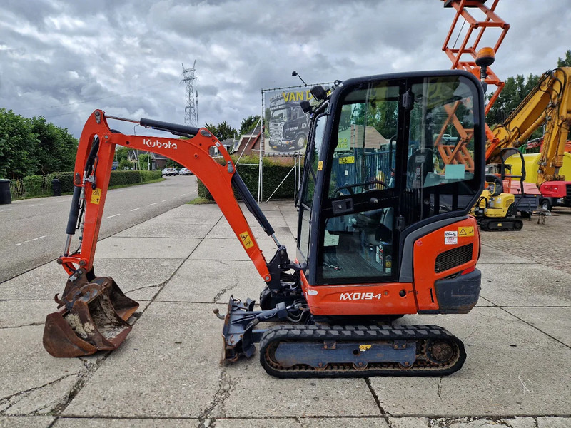 Minibagger Kubota KX019-4 CW05 met 2 bakken: das Bild 18