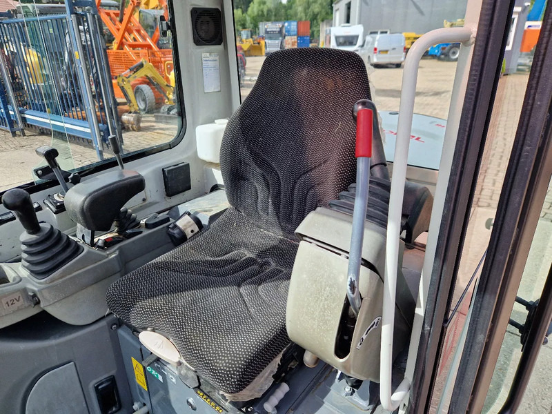 Minibagger Takeuchi TB216 met 2089 uur: das Bild 8