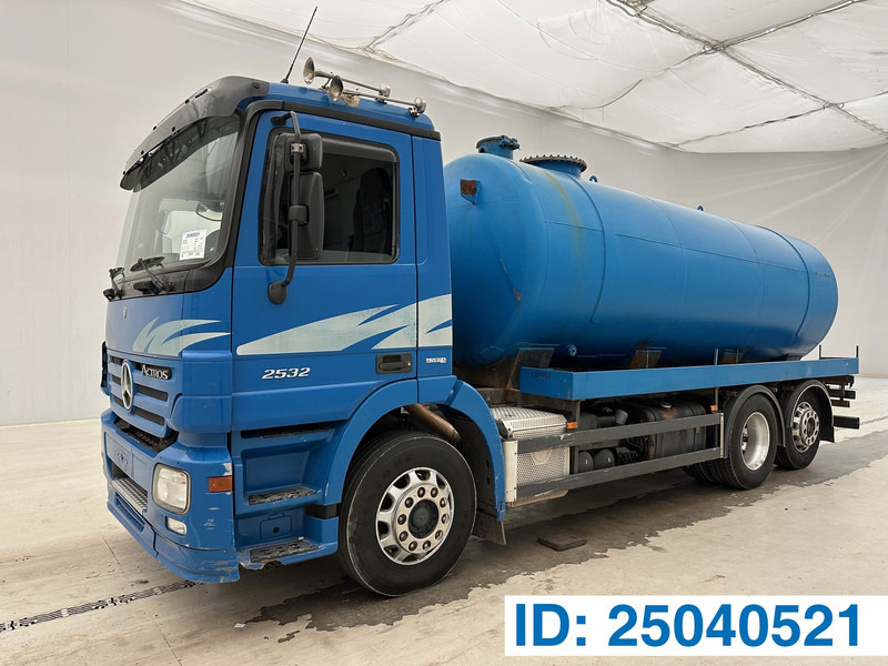 Mercedes-Benz Actros 2532 - 6x2 - Tankwagen: das Bild 1 Mercedes-Benz Actros 2532 - 6x2 - Tankwagen: das Bild 1