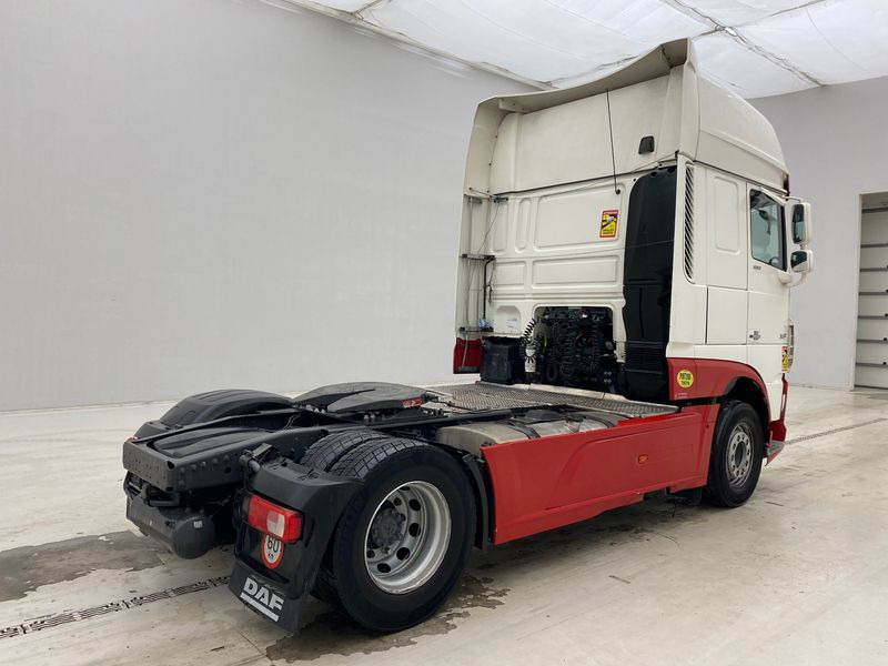 DAF XF105.530 Super Space Cab* - Sattelzugmaschine: das Bild 4 DAF XF105.530 Super Space Cab* - Sattelzugmaschine: das Bild 4